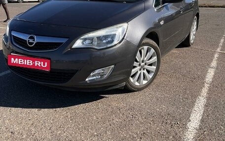 Opel Astra J, 2011 год, 675 000 рублей, 2 фотография