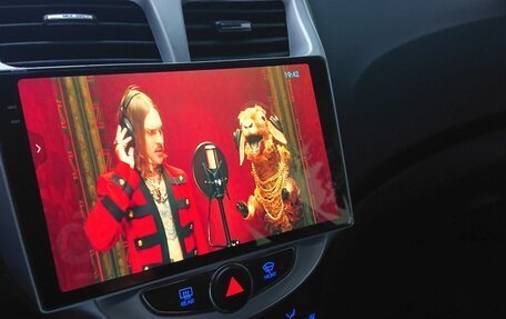 Hyundai Solaris II рестайлинг, 2011 год, 1 000 000 рублей, 10 фотография