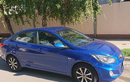 Hyundai Solaris II рестайлинг, 2011 год, 1 000 000 рублей, 2 фотография