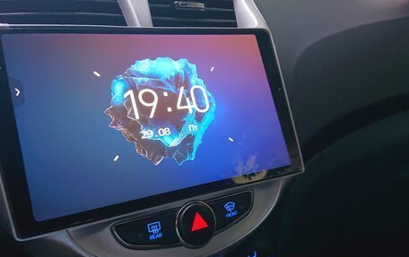 Hyundai Solaris II рестайлинг, 2011 год, 1 000 000 рублей, 6 фотография