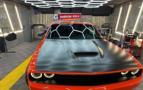 Dodge Challenger III рестайлинг 2, 2014 год, 4 300 000 рублей, 1 фотография