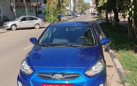 Hyundai Solaris II рестайлинг, 2011 год, 1 000 000 рублей, 3 фотография