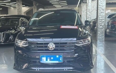 Volkswagen Tiguan II, 2021 год, 2 092 000 рублей, 2 фотография