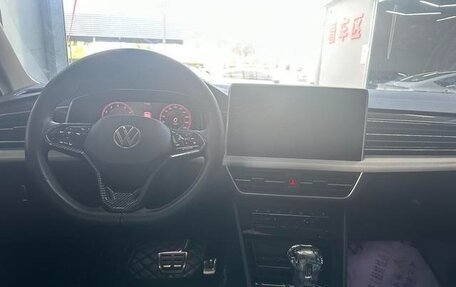 Volkswagen Tiguan II, 2021 год, 2 092 000 рублей, 13 фотография