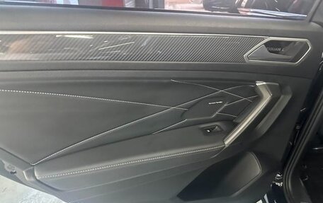 Volkswagen Tiguan II, 2021 год, 2 092 000 рублей, 11 фотография