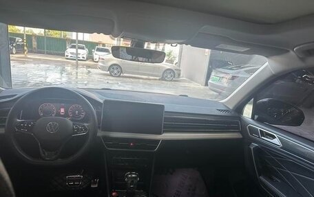 Volkswagen Tiguan II, 2021 год, 2 092 000 рублей, 12 фотография