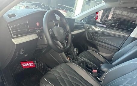 Volkswagen Tiguan II, 2021 год, 2 092 000 рублей, 18 фотография