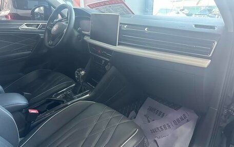 Volkswagen Tiguan II, 2021 год, 2 092 000 рублей, 19 фотография