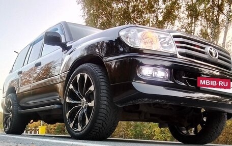 Toyota Land Cruiser 100 рестайлинг 2, 2003 год, 2 000 000 рублей, 12 фотография