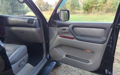 Toyota Land Cruiser 100 рестайлинг 2, 2003 год, 2 000 000 рублей, 26 фотография