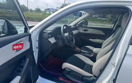 Honda Vezel, 2023 год, 2 250 000 рублей, 8 фотография