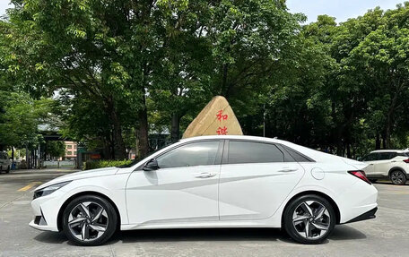 Hyundai Elantra, 2022 год, 1 350 000 рублей, 4 фотография