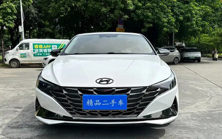 Hyundai Elantra, 2022 год, 1 350 000 рублей, 2 фотография