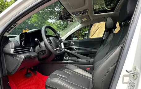 Hyundai Elantra, 2022 год, 1 350 000 рублей, 5 фотография