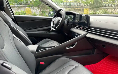 Hyundai Elantra, 2022 год, 1 350 000 рублей, 10 фотография