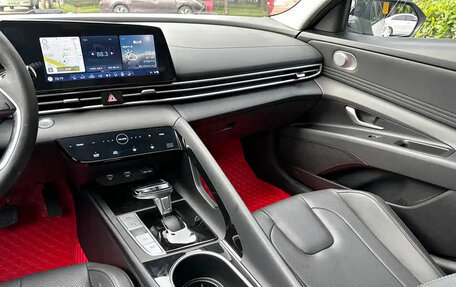 Hyundai Elantra, 2022 год, 1 350 000 рублей, 9 фотография