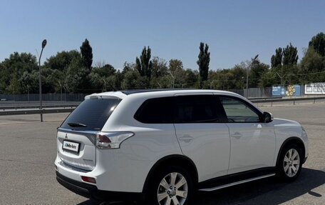 Mitsubishi Outlander III рестайлинг 3, 2014 год, 1 635 000 рублей, 3 фотография