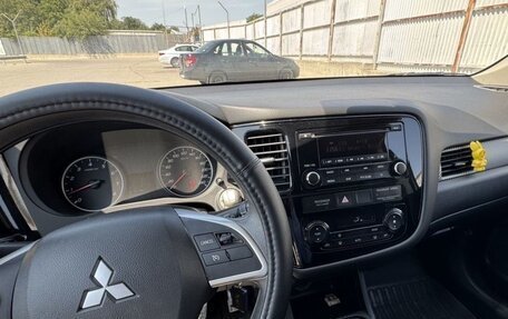 Mitsubishi Outlander III рестайлинг 3, 2014 год, 1 635 000 рублей, 8 фотография