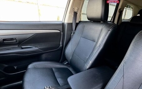 Mitsubishi Outlander III рестайлинг 3, 2014 год, 1 635 000 рублей, 7 фотография