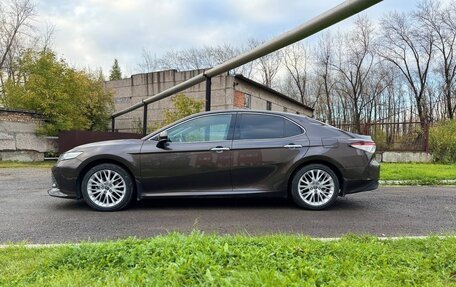 Toyota Camry, 2019 год, 3 200 000 рублей, 10 фотография