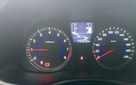 Hyundai Solaris II рестайлинг, 2014 год, 800 000 рублей, 8 фотография