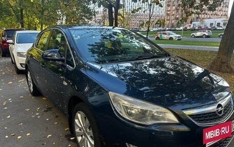 Opel Astra J, 2011 год, 800 000 рублей, 3 фотография