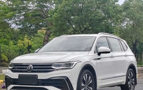 Volkswagen Tiguan II, 2023 год, 3 267 000 рублей, 1 фотография