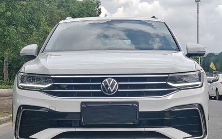 Volkswagen Tiguan II, 2023 год, 3 267 000 рублей, 2 фотография