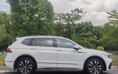 Volkswagen Tiguan II, 2023 год, 3 267 000 рублей, 7 фотография