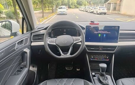 Volkswagen Tiguan II, 2023 год, 3 267 000 рублей, 11 фотография