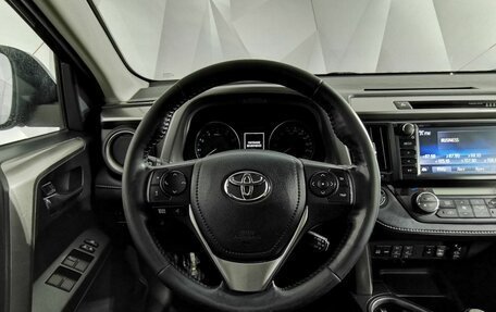 Toyota RAV4, 2018 год, 1 925 000 рублей, 17 фотография