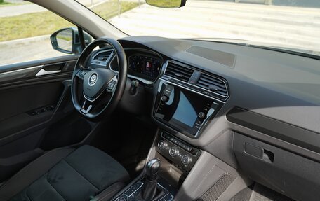 Volkswagen Tiguan II, 2020 год, 2 690 000 рублей, 21 фотография
