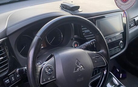 Mitsubishi Outlander III рестайлинг 3, 2018 год, 2 200 000 рублей, 5 фотография