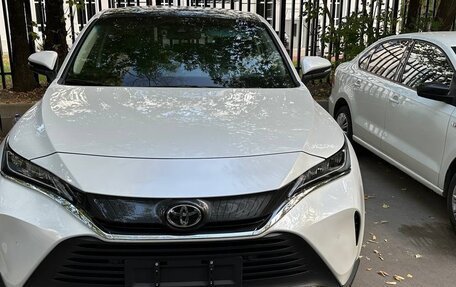 Toyota Harrier, 2022 год, 3 990 000 рублей, 2 фотография