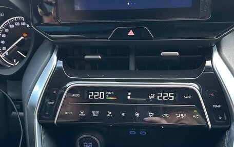 Toyota Harrier, 2022 год, 3 990 000 рублей, 29 фотография