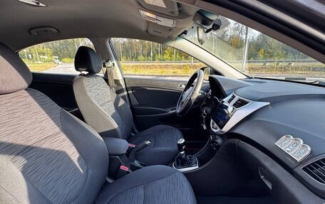 Hyundai Solaris II рестайлинг, 2015 год, 830 000 рублей, 3 фотография