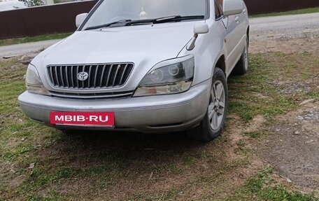 Toyota Harrier, 1999 год, 870 000 рублей, 3 фотография