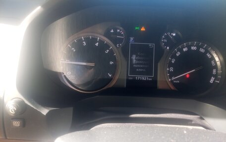 Toyota Land Cruiser Prado 150 рестайлинг 2, 2018 год, 5 200 000 рублей, 12 фотография