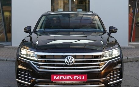 Volkswagen Touareg III, 2019 год, 3 950 000 рублей, 2 фотография