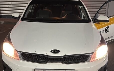 KIA Rio IV, 2019 год, 700 000 рублей, 2 фотография