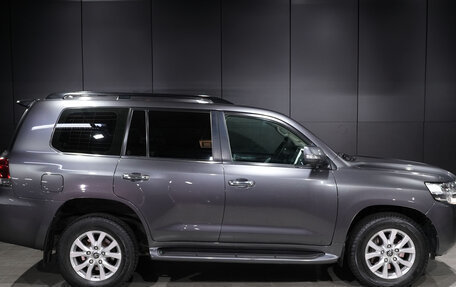 Toyota Land Cruiser 200, 2019 год, 6 100 000 рублей, 4 фотография
