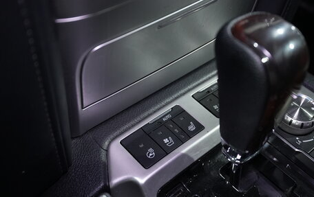 Toyota Land Cruiser 200, 2019 год, 6 100 000 рублей, 14 фотография