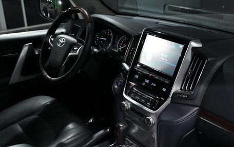 Toyota Land Cruiser 200, 2019 год, 6 100 000 рублей, 22 фотография
