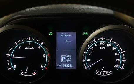 Toyota Land Cruiser Prado 150 рестайлинг 2, 2013 год, 2 399 000 рублей, 26 фотография