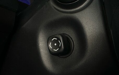 Toyota Land Cruiser Prado 150 рестайлинг 2, 2013 год, 2 399 000 рублей, 27 фотография