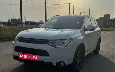 Mitsubishi Outlander III рестайлинг 3, 2014 год, 1 380 000 рублей, 1 фотография