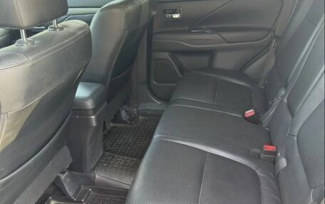 Mitsubishi Outlander III рестайлинг 3, 2014 год, 1 380 000 рублей, 6 фотография