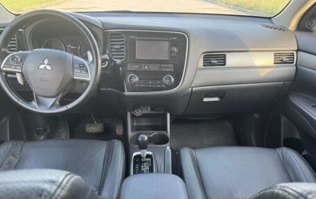 Mitsubishi Outlander III рестайлинг 3, 2014 год, 1 380 000 рублей, 5 фотография