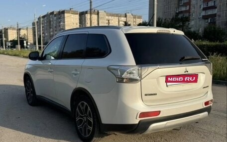 Mitsubishi Outlander III рестайлинг 3, 2014 год, 1 380 000 рублей, 4 фотография
