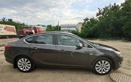 Opel Astra J, 2013 год, 1 030 000 рублей, 4 фотография